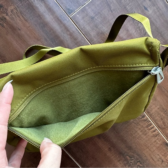 NIKE Futura 365 Crossbody Bag Olive Green - Picture 5 of 5